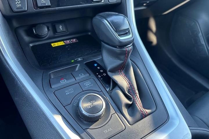 Grå Toyota RAV4 Plug-in fra 2022