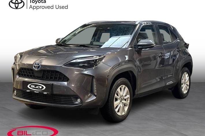 Grå Toyota Yaris Cross fra 2022 set udefra