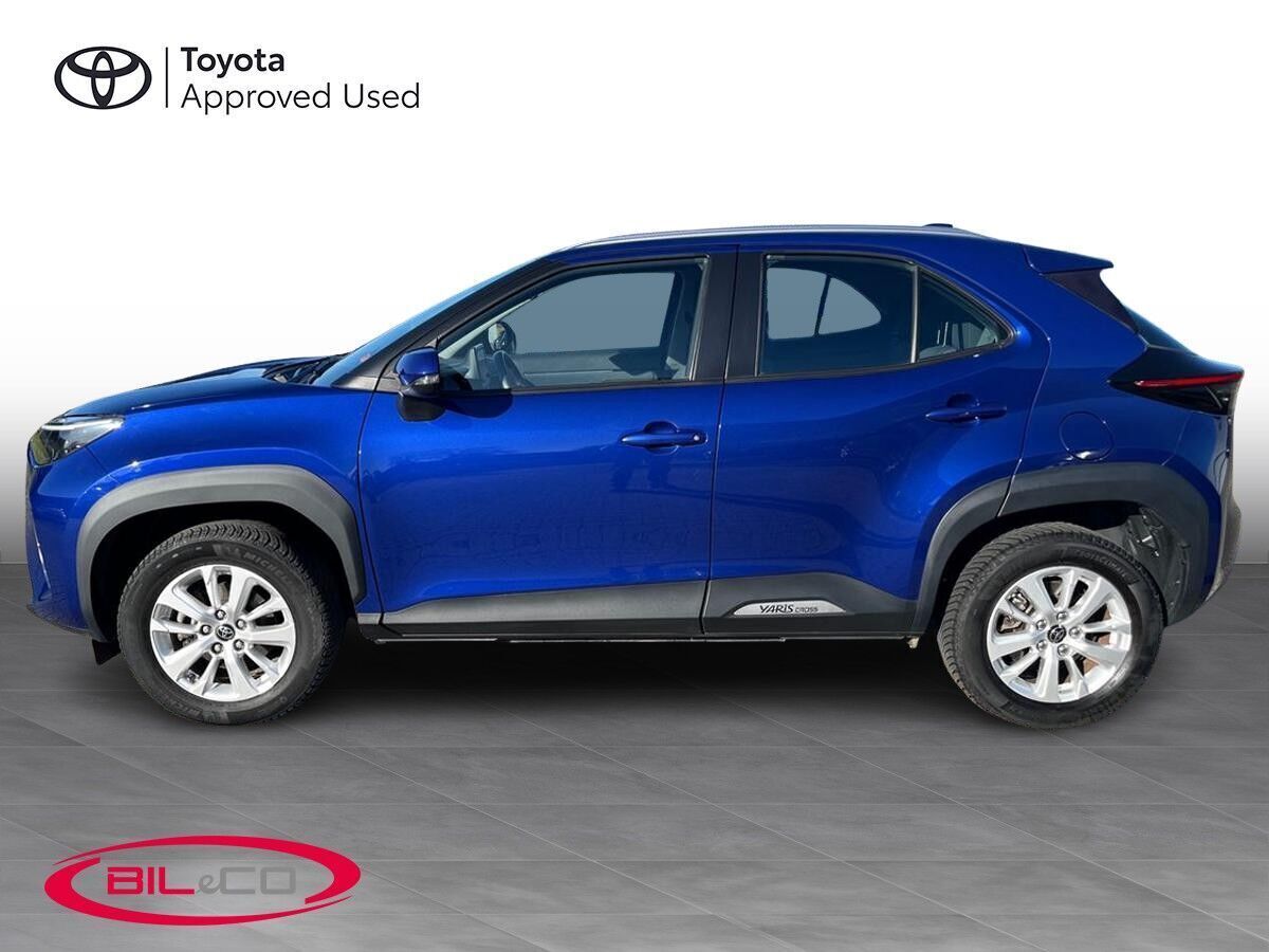 Blå Toyota Yaris Cross fra 2022