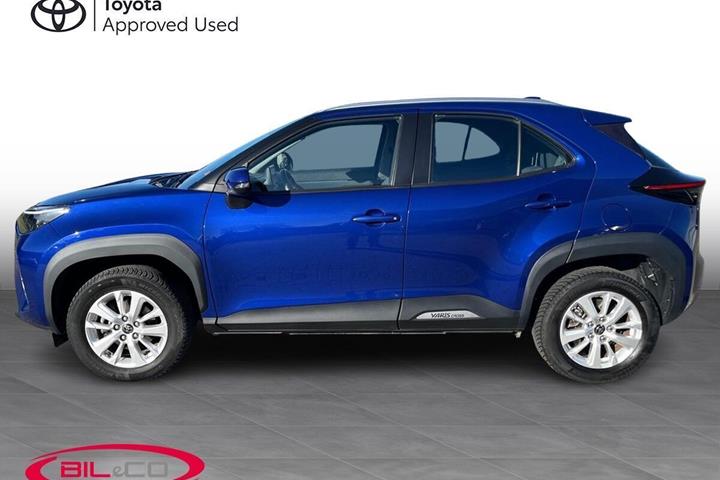 Blå Toyota Yaris Cross fra 2022