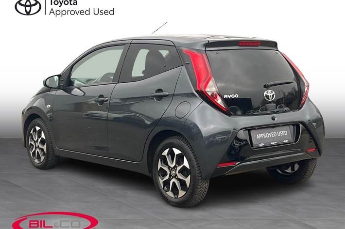 Grå Toyota Aygo fra 2021