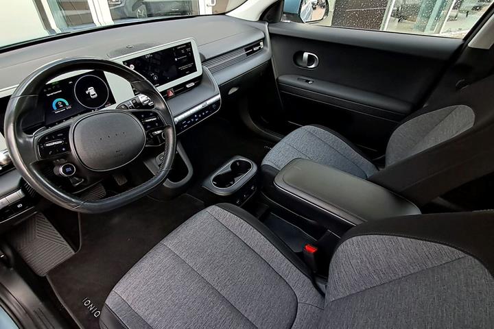 Blå Hyundai Ioniq 5 fra 2022