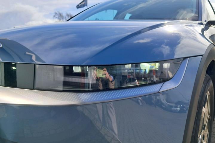 Blå Hyundai Ioniq 5 fra 2022