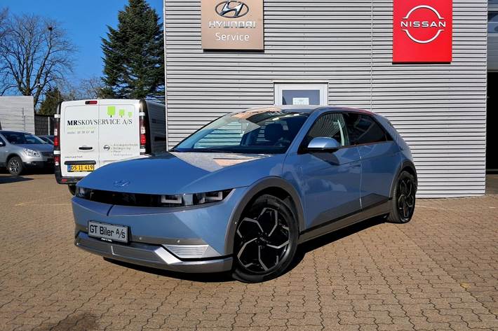 Blå Hyundai Ioniq 5 fra 2022 set udefra