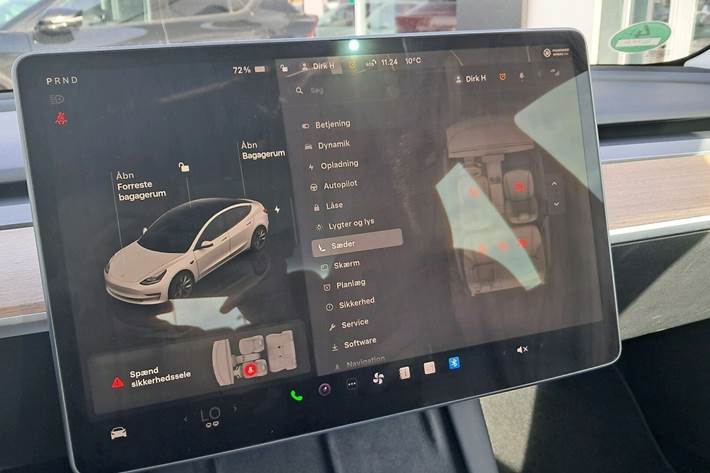 Hvid Tesla Model 3 fra 2023