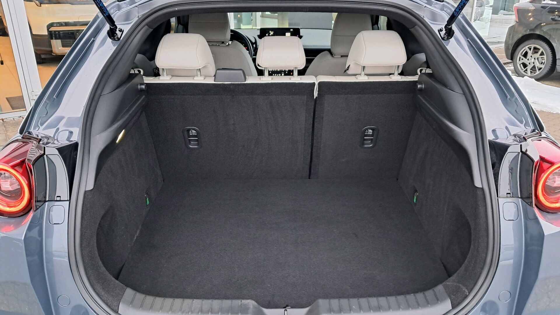 Grå Mazda MX-30 fra 2024