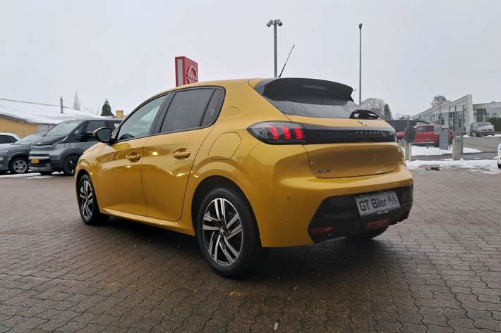 Gul Peugeot 208 fra 2021