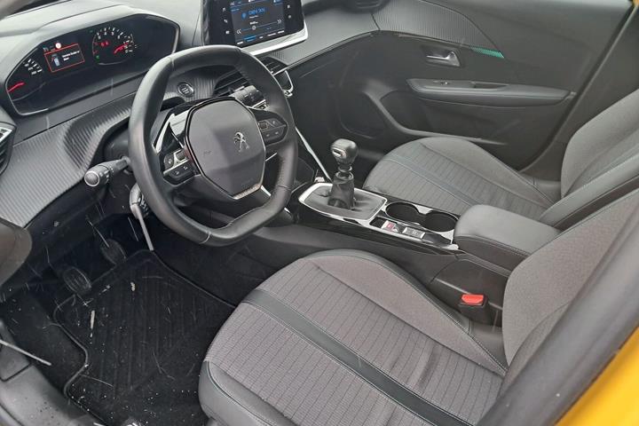 Gul Peugeot 208 fra 2021