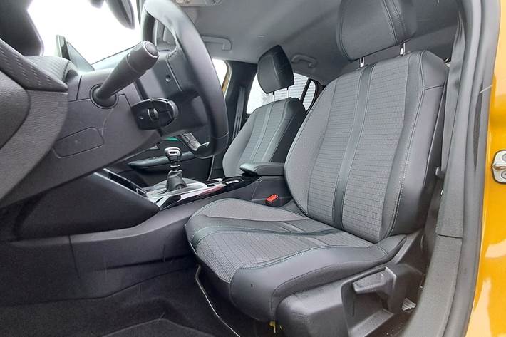 Gul Peugeot 208 fra 2021