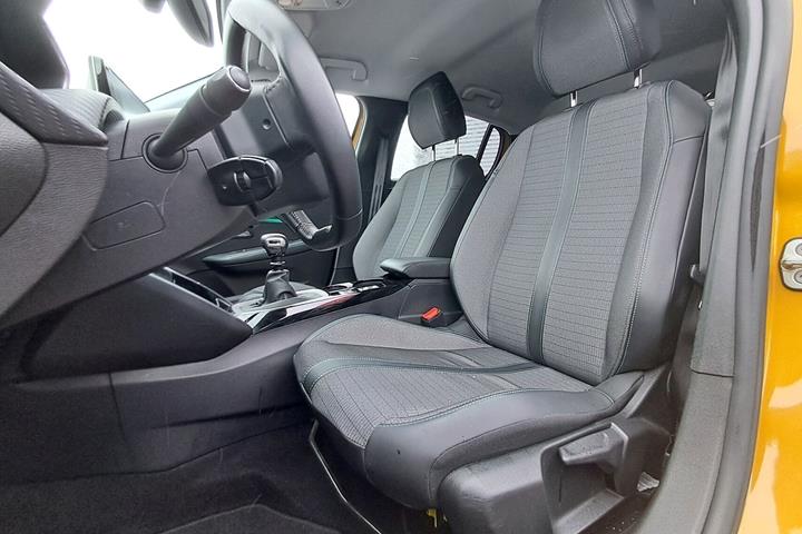 Gul Peugeot 208 fra 2021