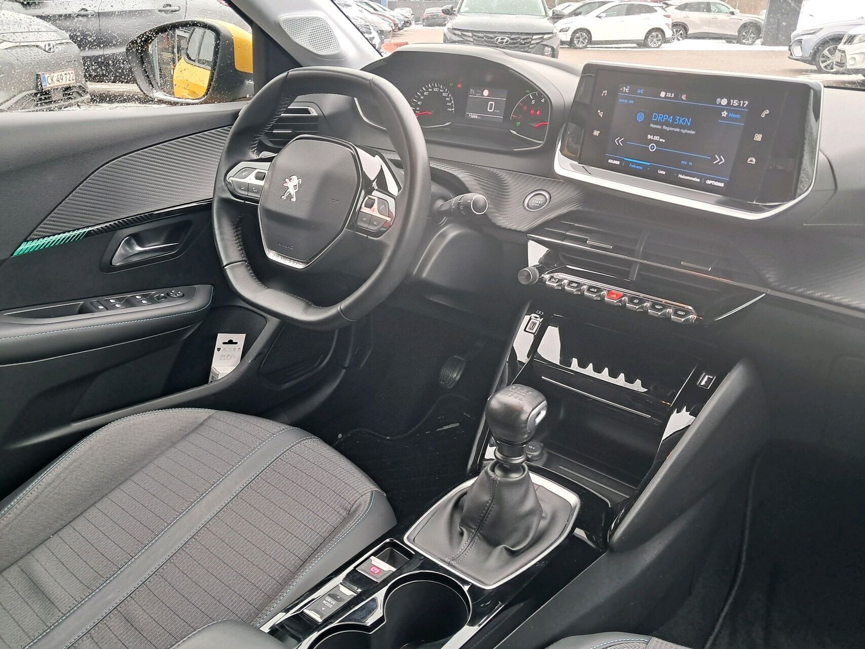 Gul Peugeot 208 fra 2021
