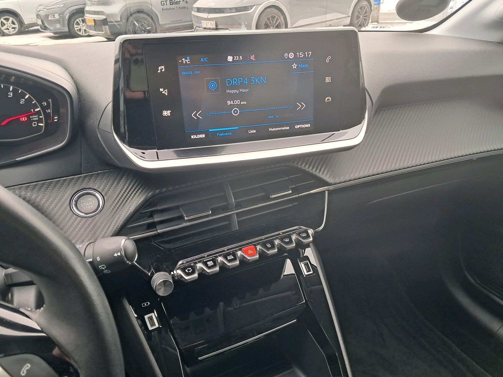 Gul Peugeot 208 fra 2021