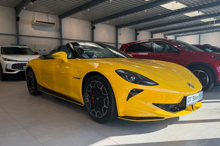 Gul MG Cyberster fra 2024 set udefra