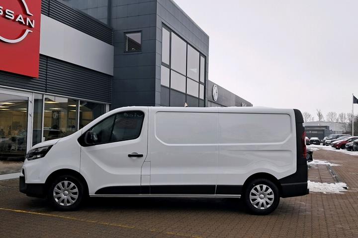 Hvid Nissan Primastar fra 2025