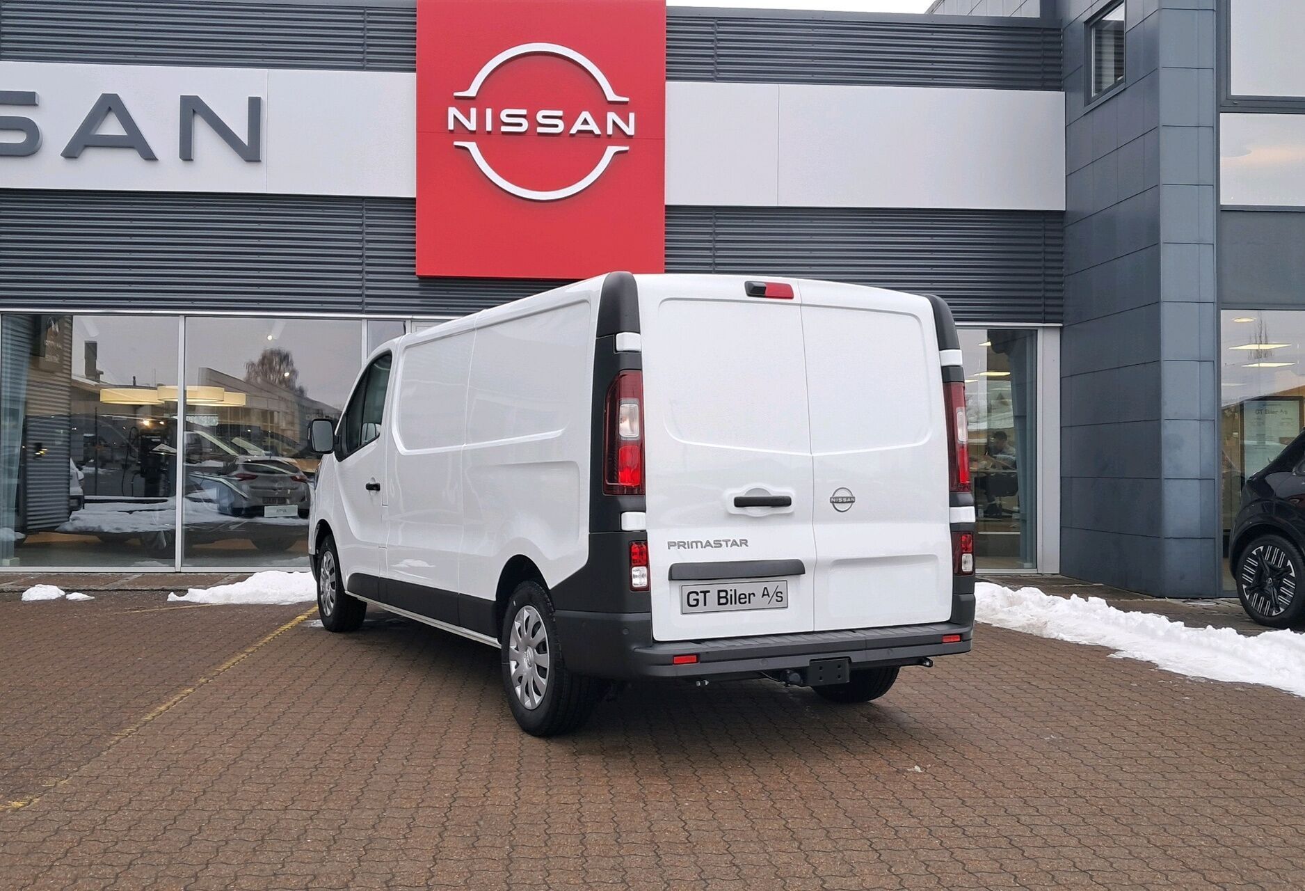 Hvid Nissan Primastar fra 2025