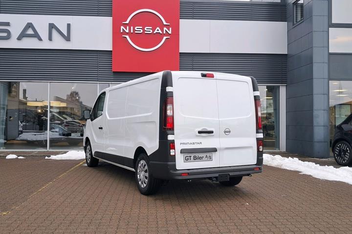 Hvid Nissan Primastar fra 2025