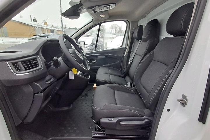 Hvid Nissan Primastar fra 2025