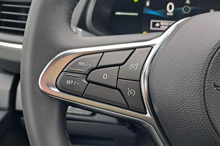Hvid Nissan Primastar fra 2025