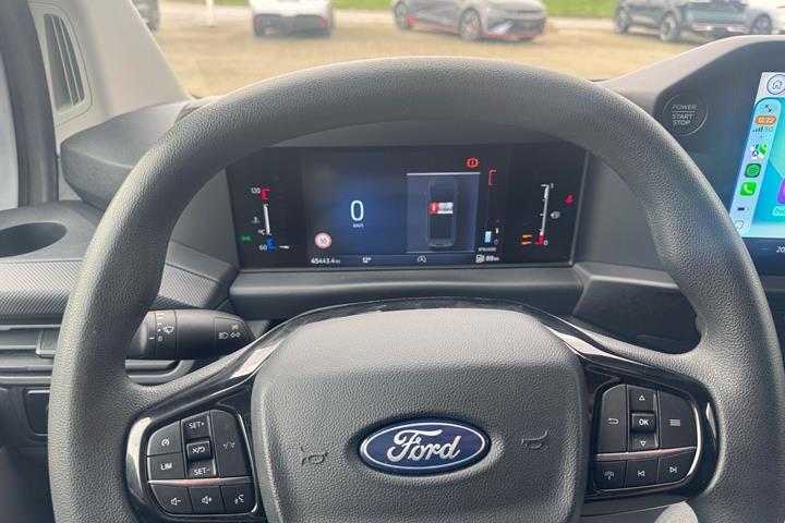 Hvid Ford Transit Custom fra 2024