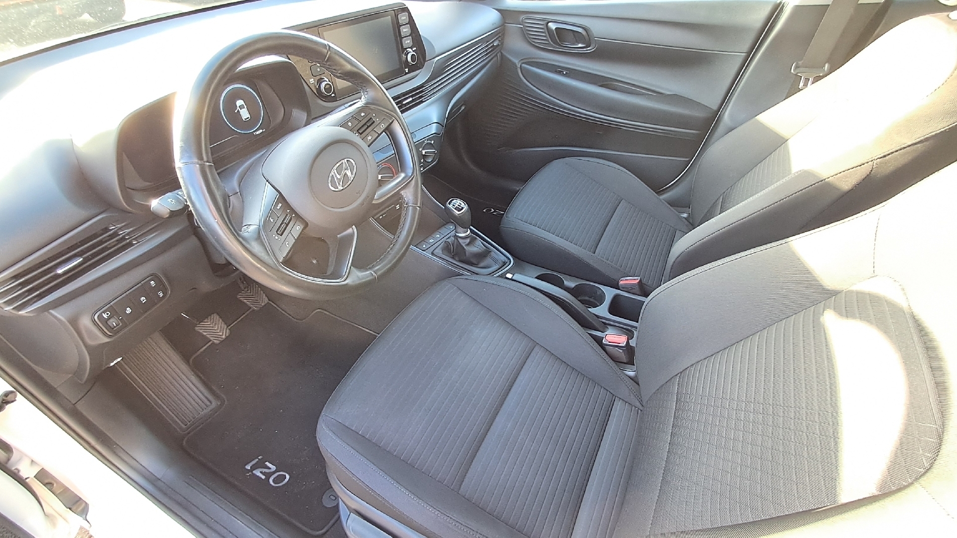 Hvid Hyundai i20 fra 2021