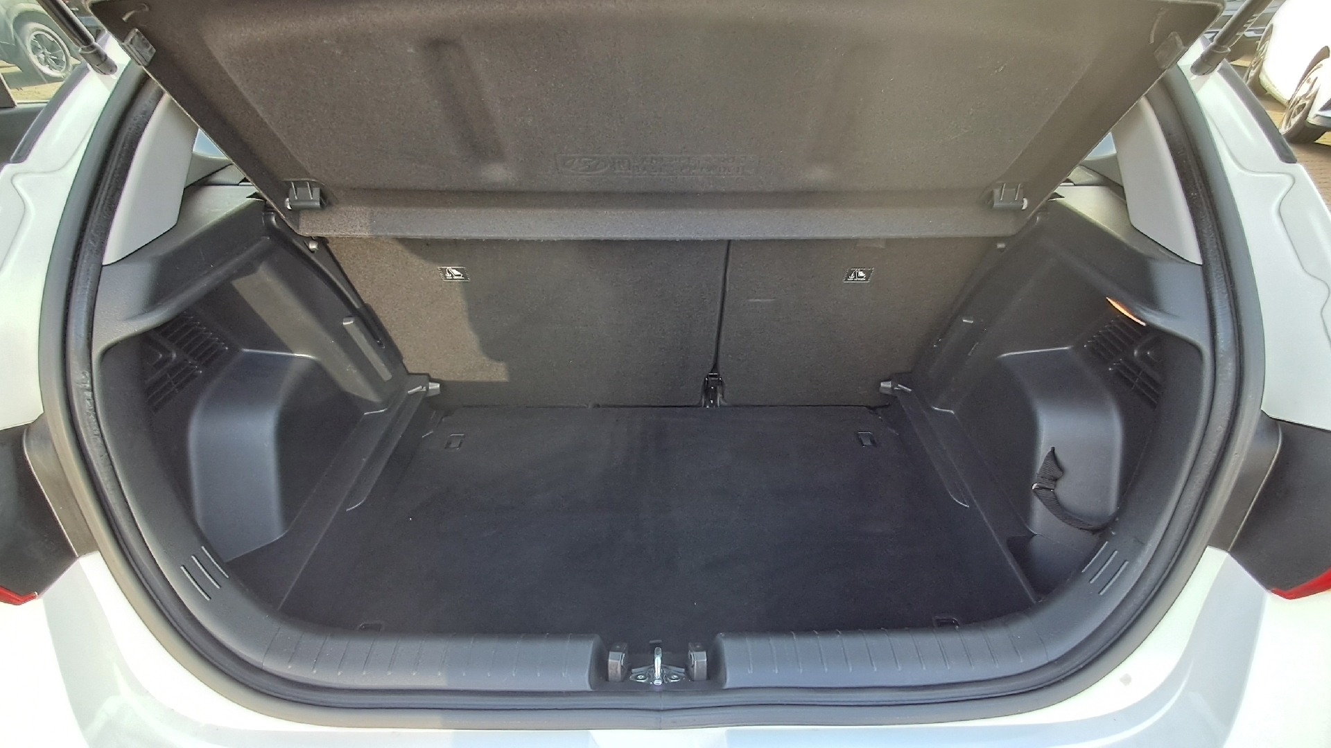 Hvid Hyundai i20 fra 2021