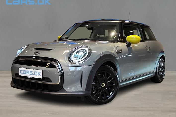 Grå Mini Cooper fra 2022 set udefra