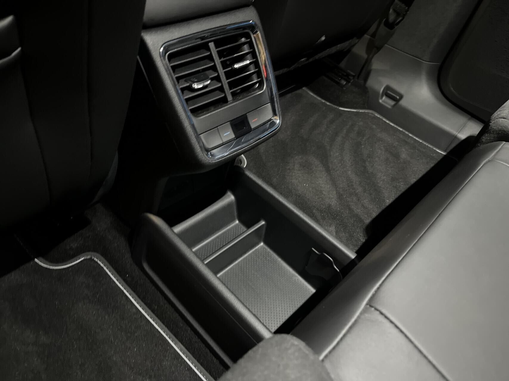 Grå Skoda Enyaq fra 2025