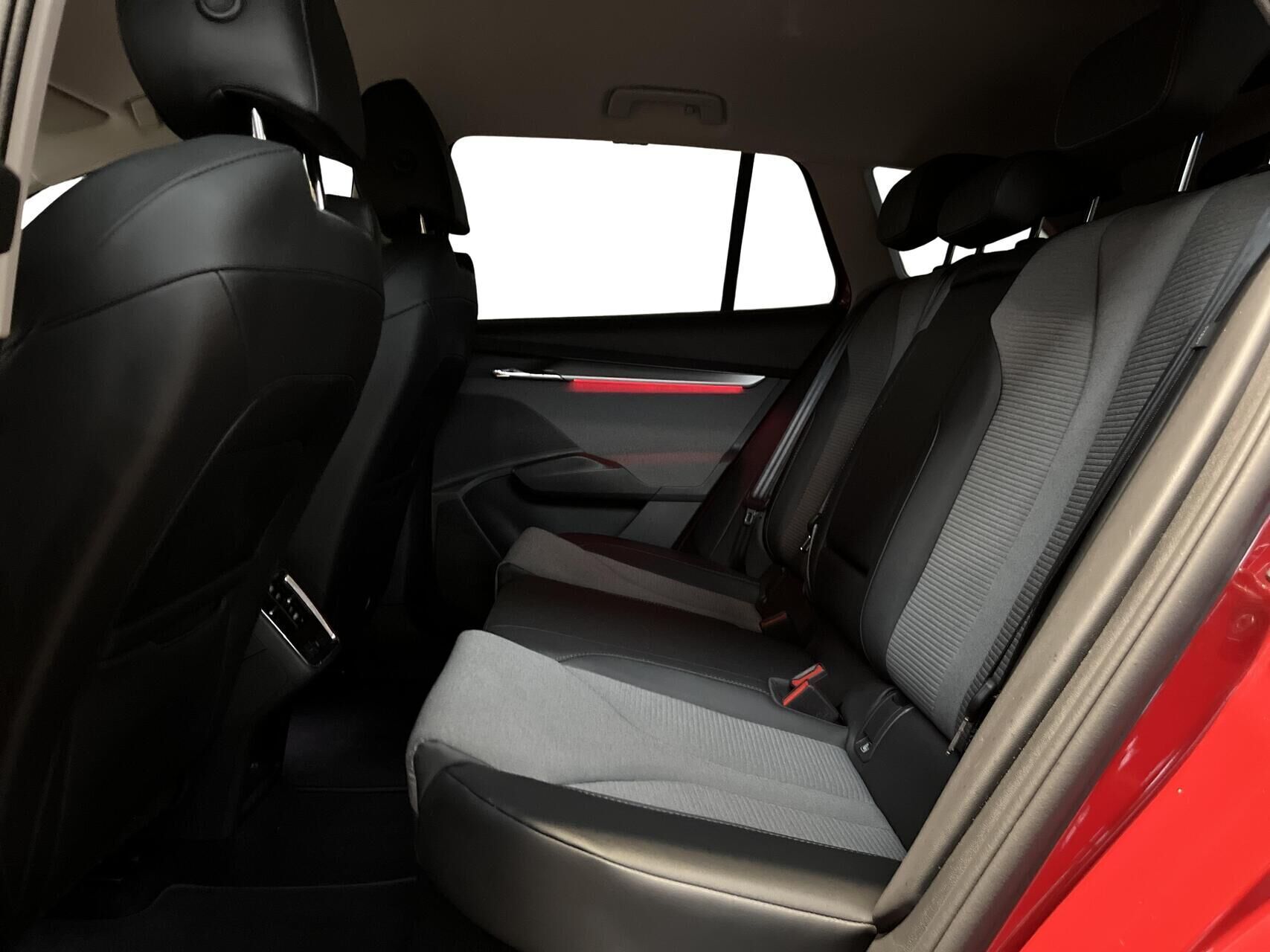 Rød Skoda Enyaq fra 2024