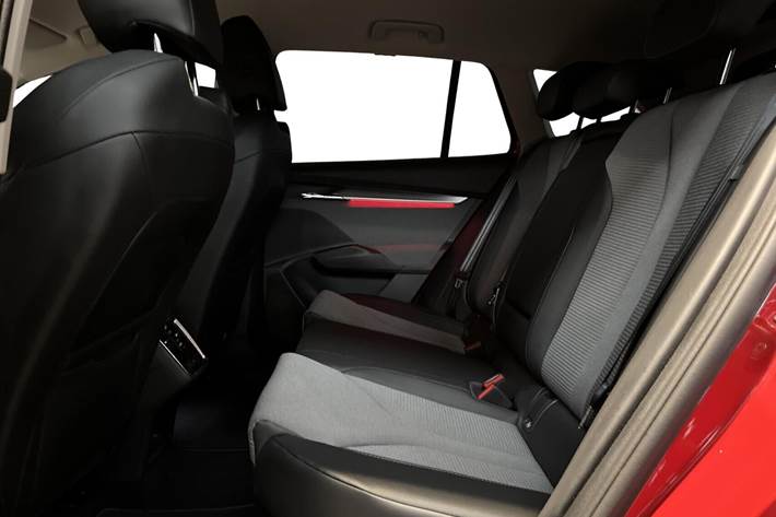 Rød Skoda Enyaq fra 2024