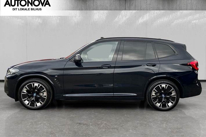 Sort BMW iX3 fra 2023