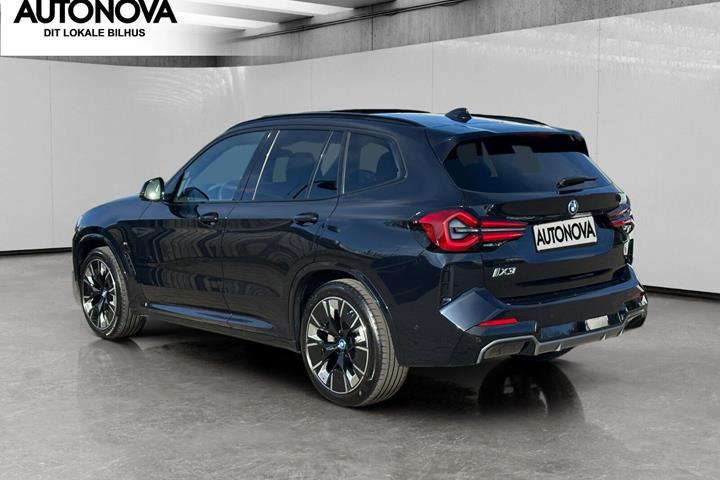 Sort BMW iX3 fra 2023