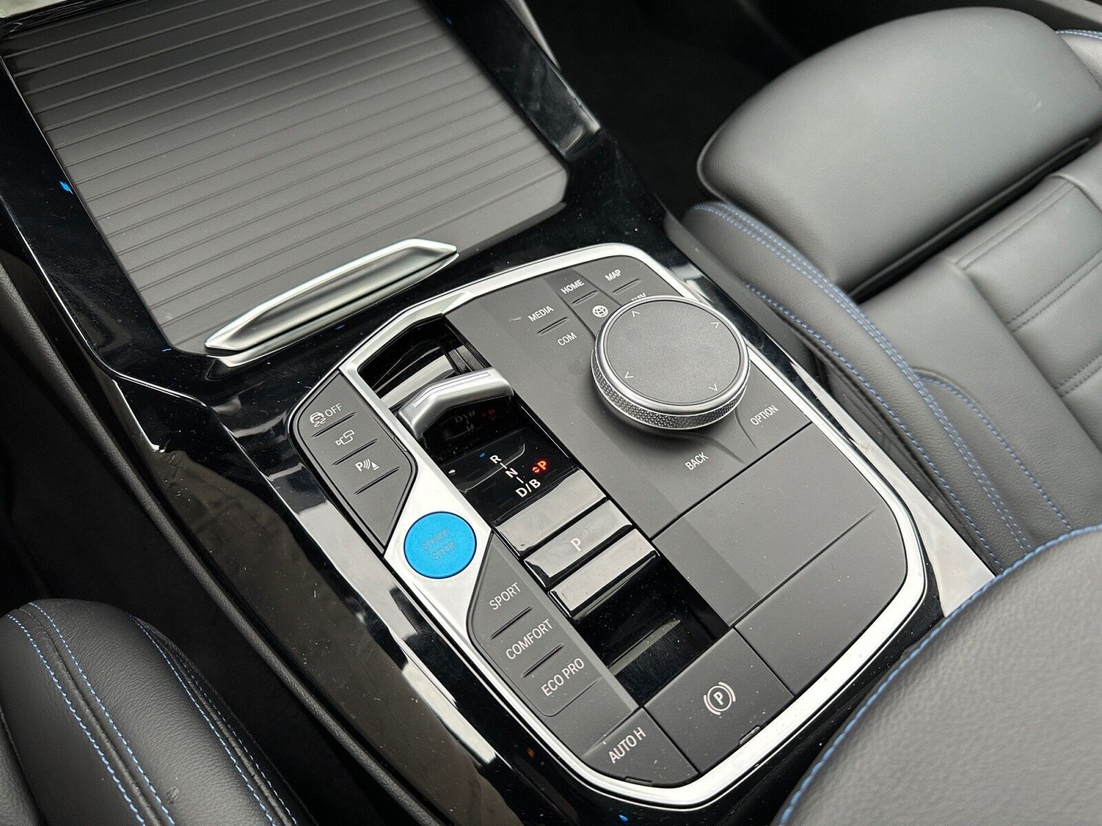 Sort BMW iX3 fra 2023