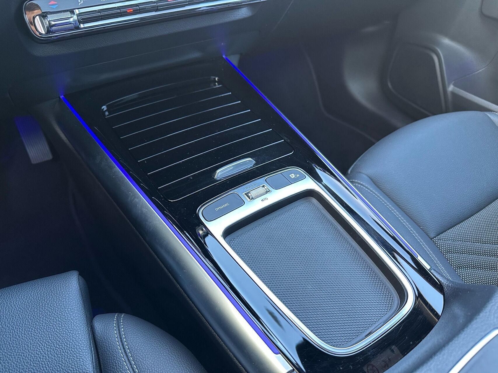 Sort Mercedes EQA 250 fra 2024