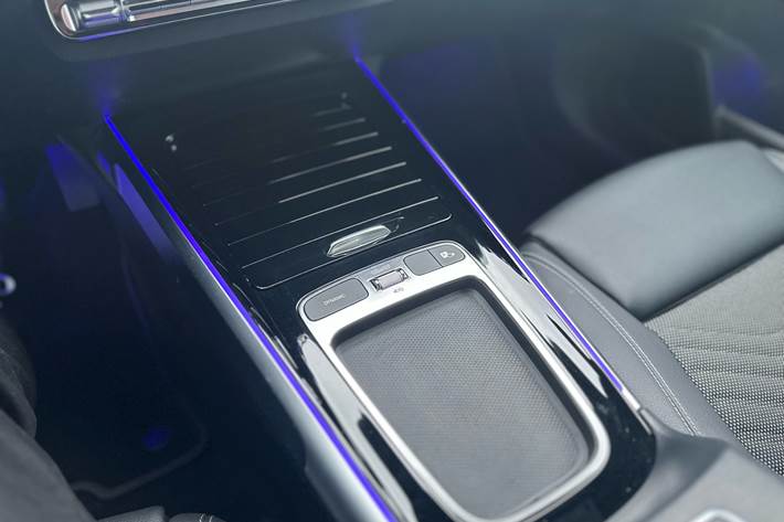 Sort Mercedes EQB 250+ fra 2024