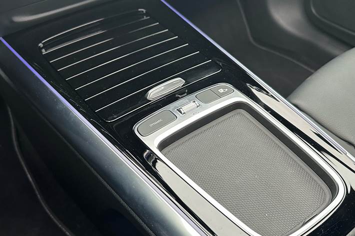 Blå Mercedes EQA 250 fra 2024