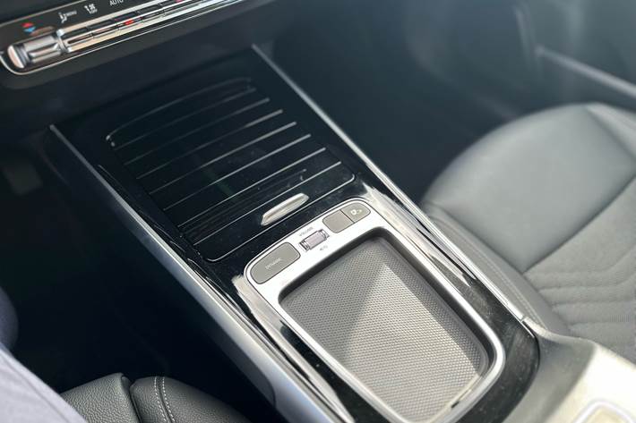 Hvid Mercedes EQB 250+ fra 2024