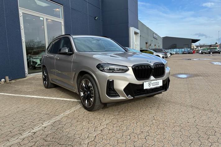 Grå BMW iX3 fra 2023