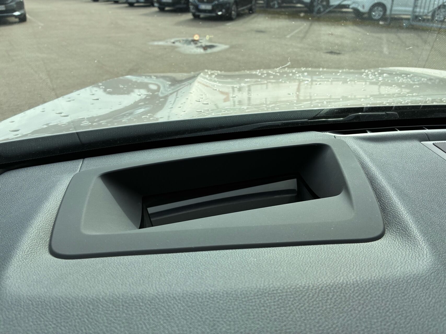 Grå BMW iX3 fra 2023