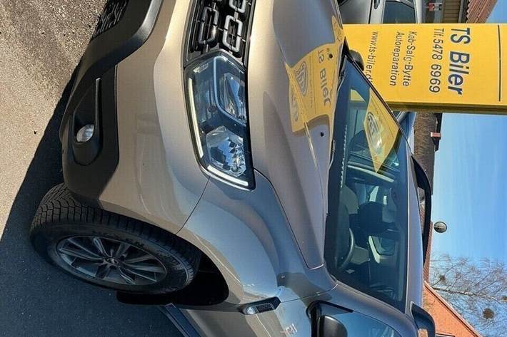 Gul Dacia Duster fra 2018 set udefra