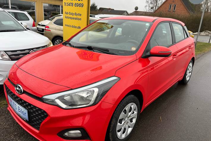 Rød Hyundai i20 fra 2018