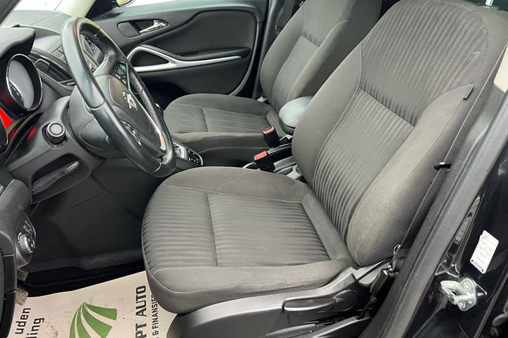 Sort Opel Zafira fra 2015