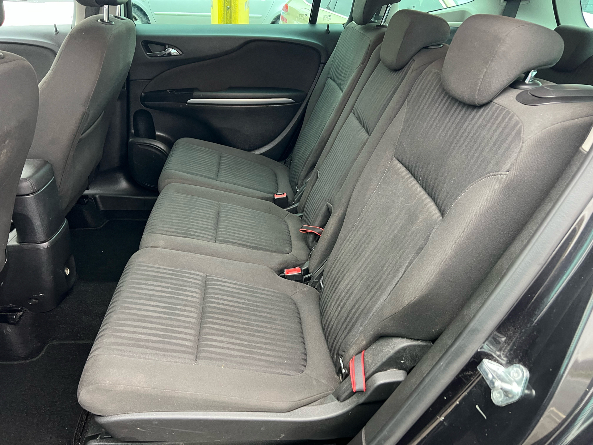 Sort Opel Zafira fra 2015