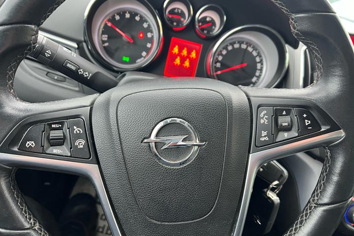 Sort Opel Zafira fra 2015