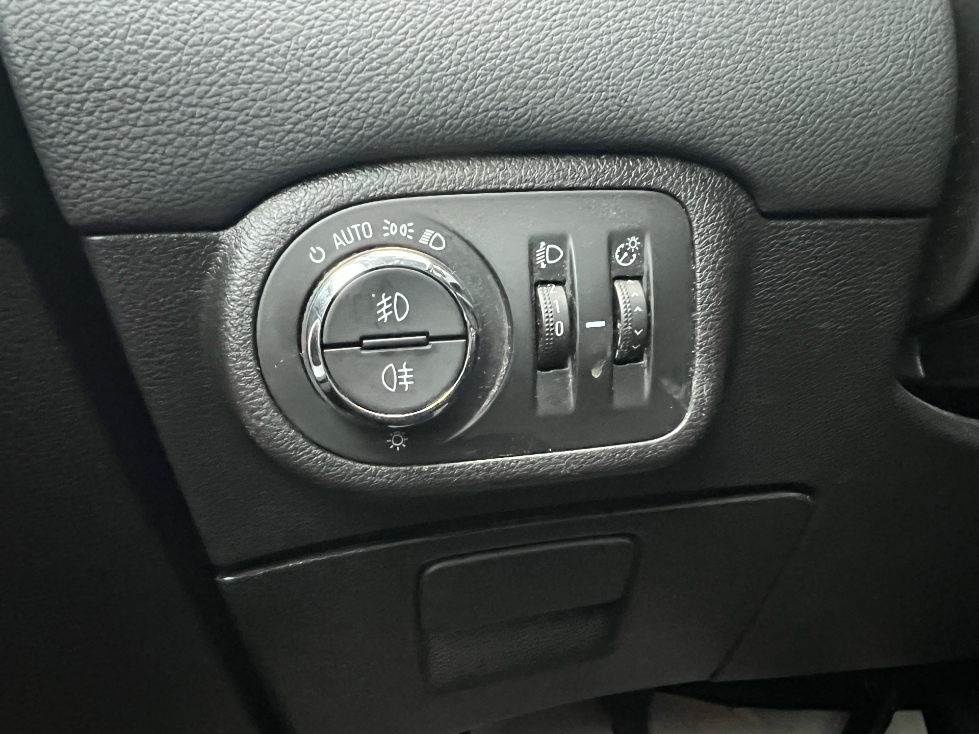 Sort Opel Zafira fra 2015