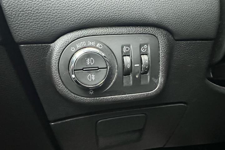 Sort Opel Zafira fra 2015