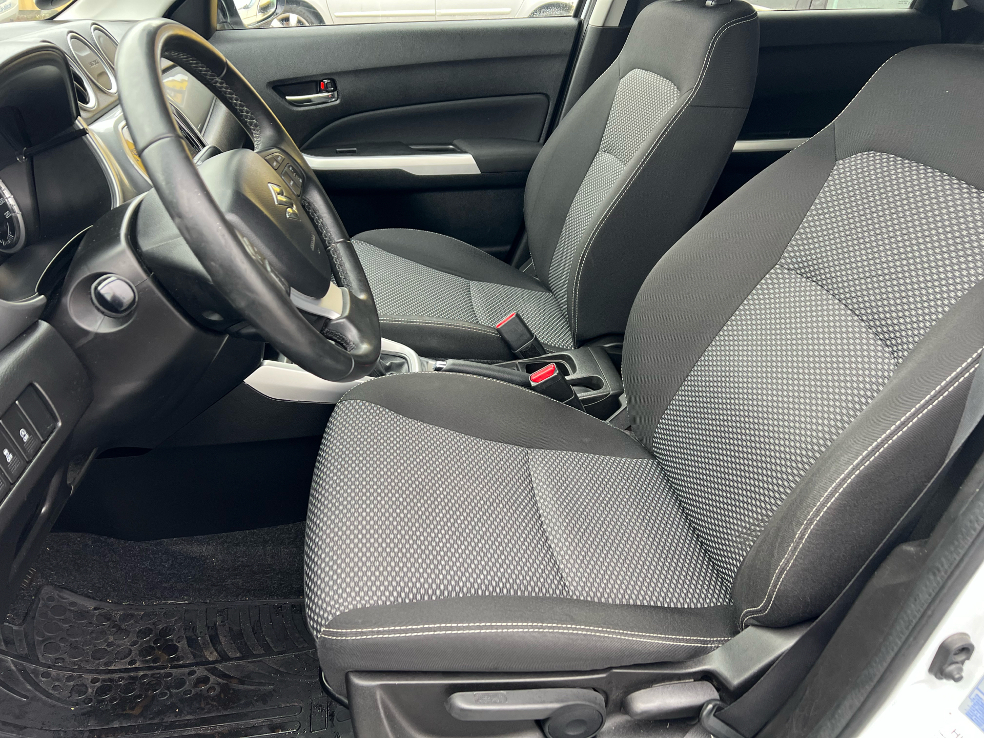 Hvid Suzuki Vitara fra 2017