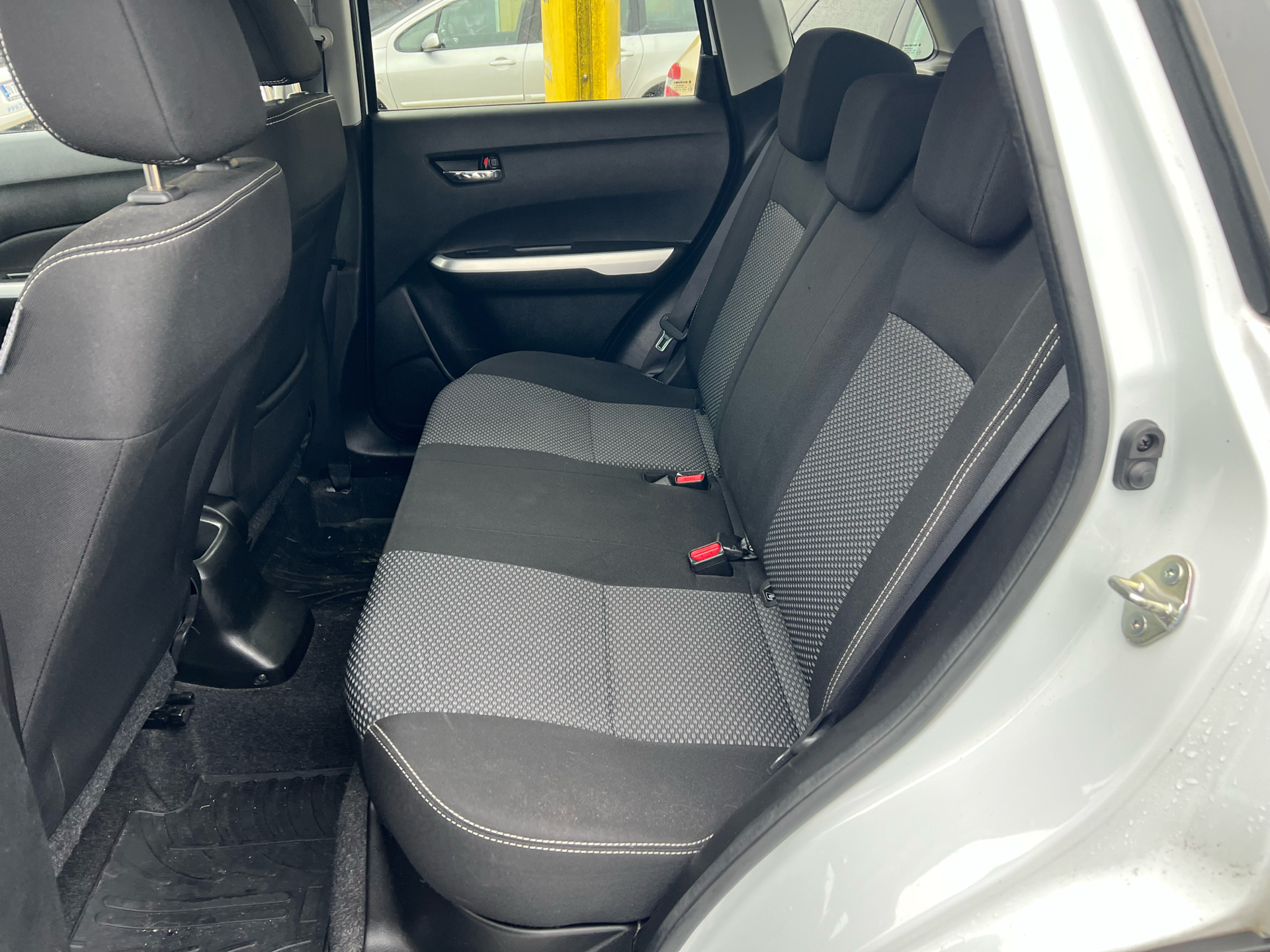 Hvid Suzuki Vitara fra 2017