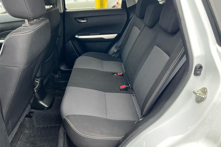 Hvid Suzuki Vitara fra 2017