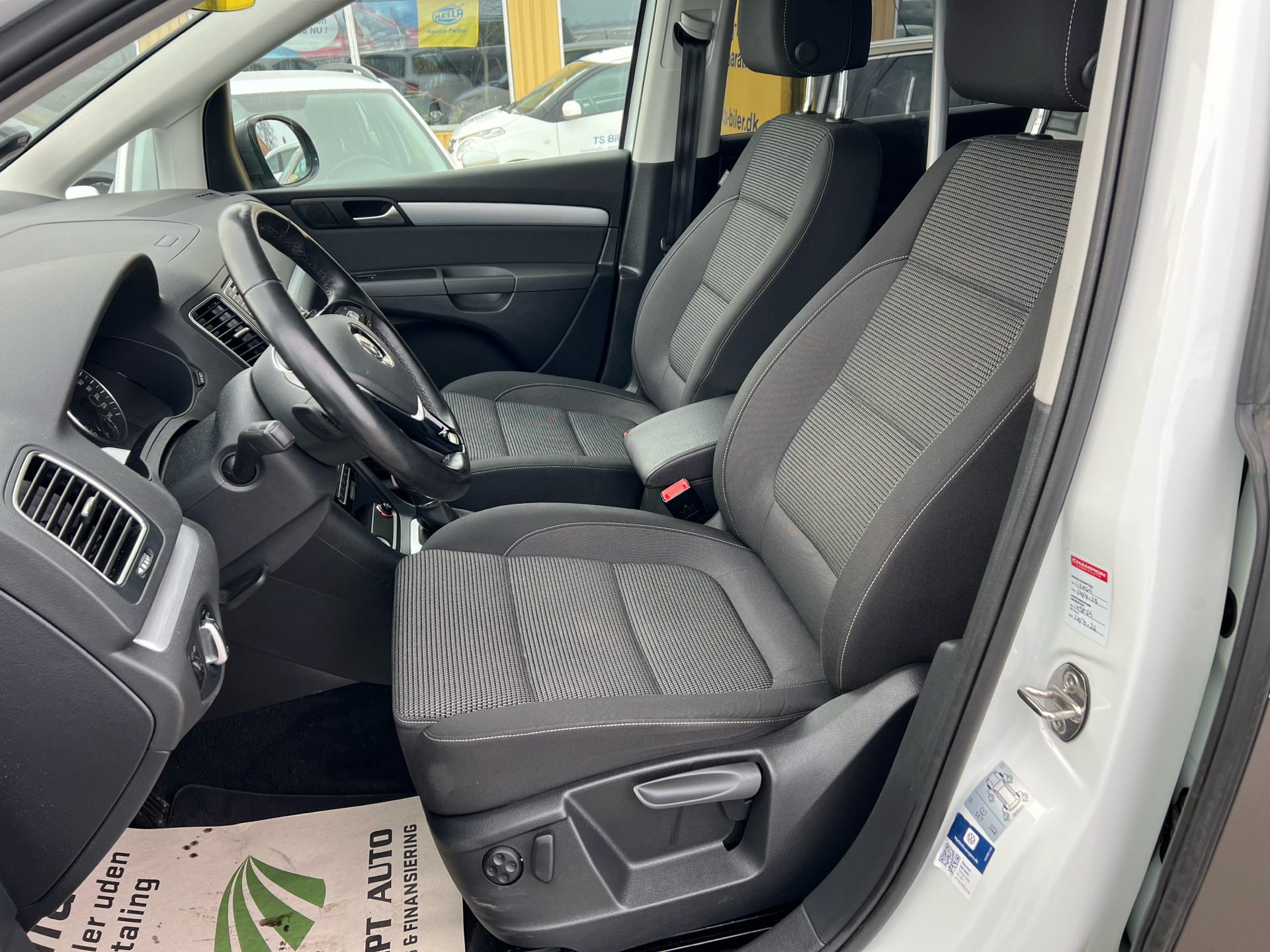 Hvid VW Sharan fra 2020