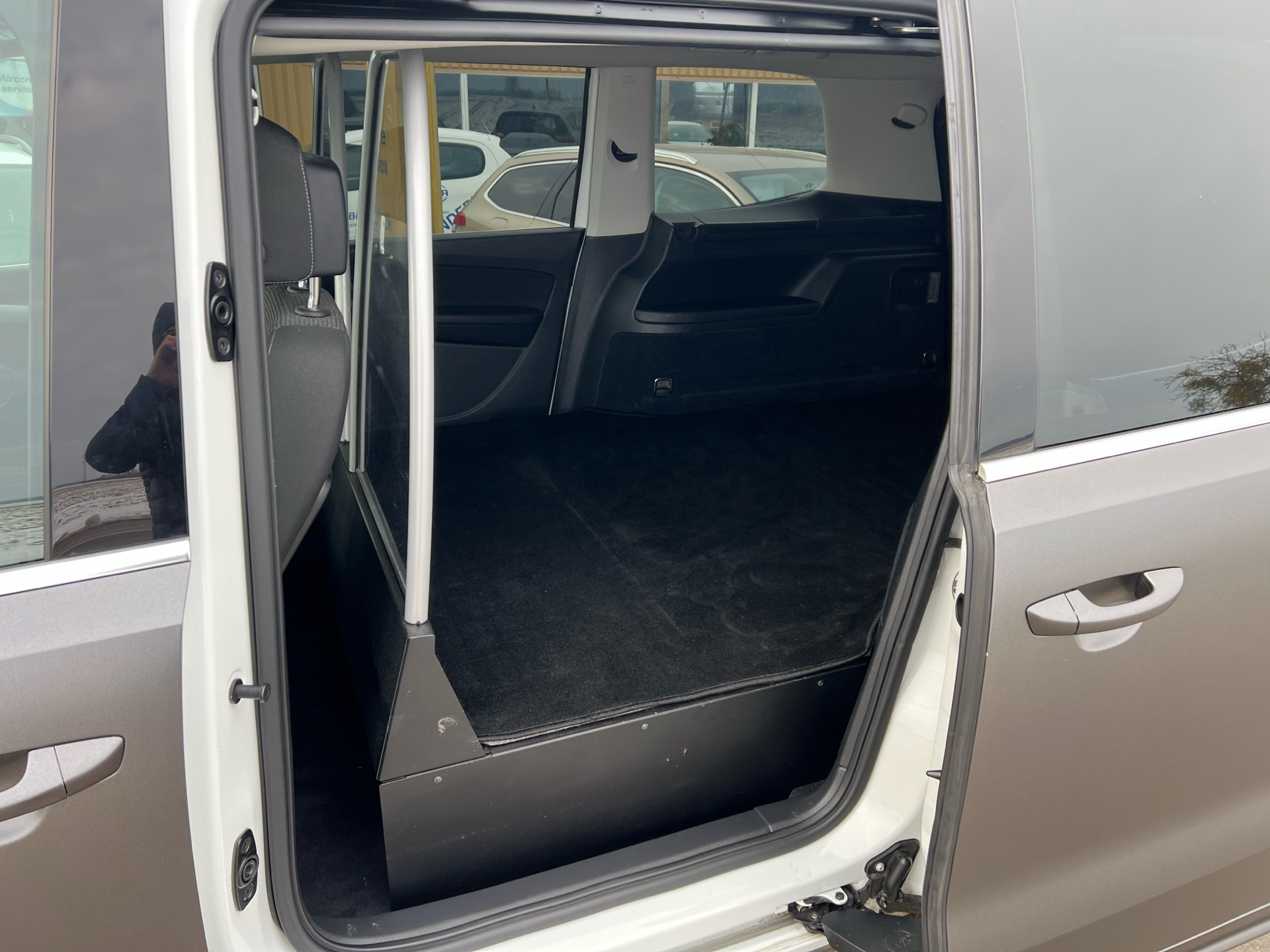 Hvid VW Sharan fra 2020